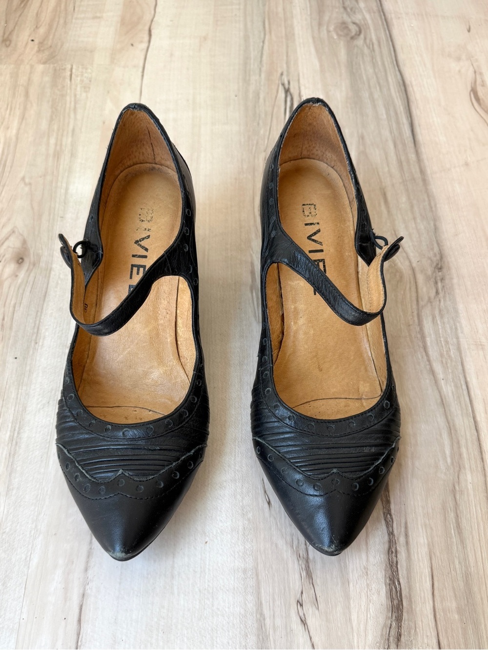 Biviel Wingtip Mary Jane Wedge Pointed-Toe Heels - Black - EU 39 - GUC